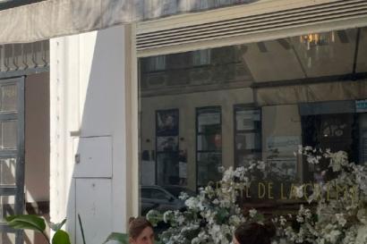 shopfront in Vienna with flowers