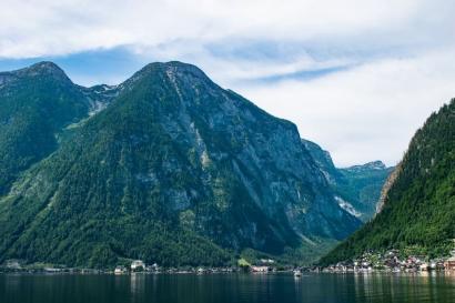 Picture of Hallstatt looking over the lake