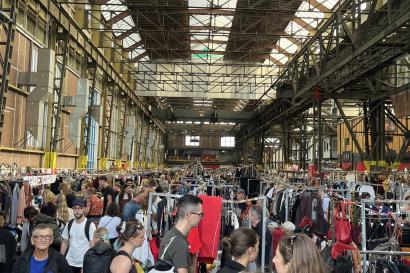 An image of the IJ-Hallen flea market, the largest flea market in Europe
