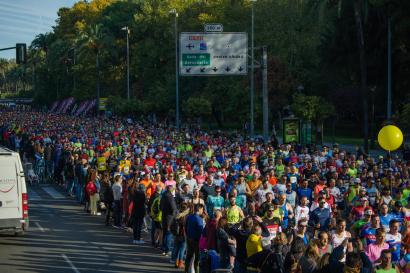 A crowd of people at the start line for the annual Cordoba Media Marathon 2023. 