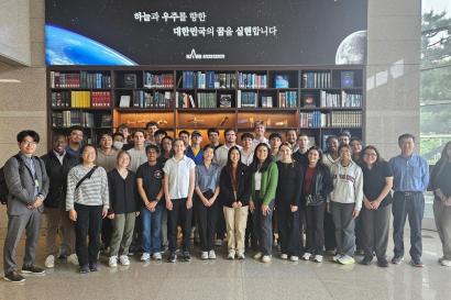 A group of students at the Korea Aerospace Research Institute on a Center trip