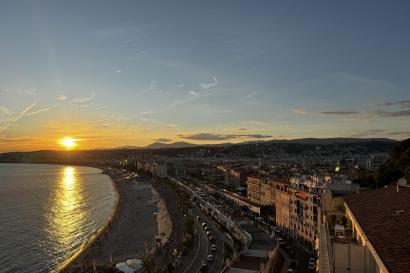 High-up photo of Nice's Old Town and beach