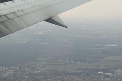 A photo from the window of a plane showing a vast city. 