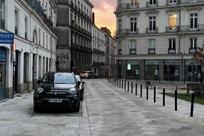 Rue des Cadeniers, where the IES center is located