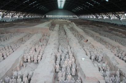 Terracotta Army statues in a large, covered excavation site. This alt text was added with Al; accuracy may vary.