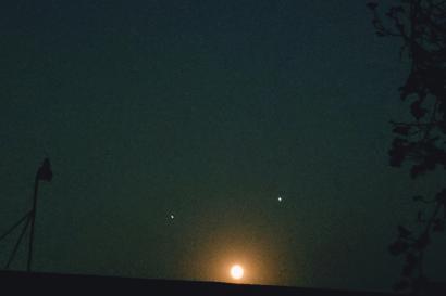 Moon, Jupiter, and Saturn dancing. 