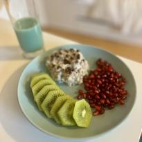 kiwi, coconut chia porridge, pomegranate