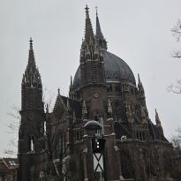 A photo of Vienna's Maria vom Siege, with gray skies and winter trees.