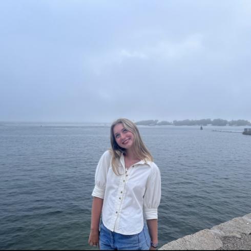 Annika Beenhakker Headshot