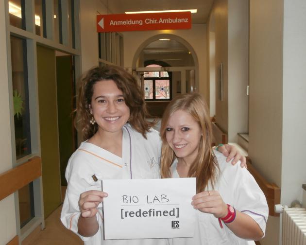 two student interns in a Freiburg bio lab