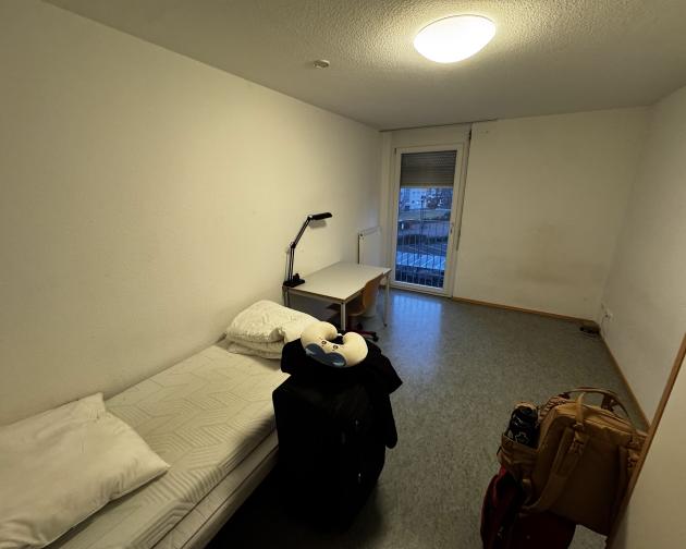 A picture of an empty apartment room