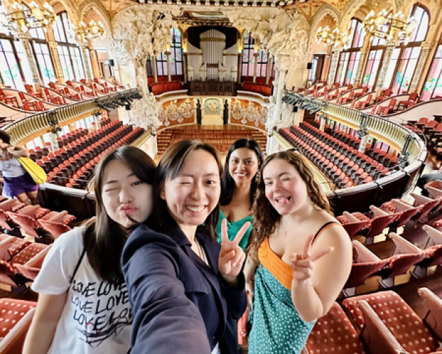 four girls taking selfie inside the Palau de la Música Catalana in Barcelona