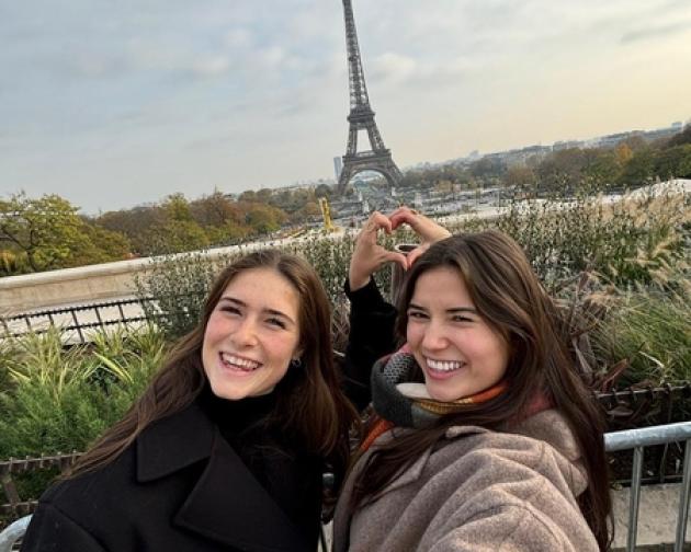 Two people posing with the Eiffel Tower in the background