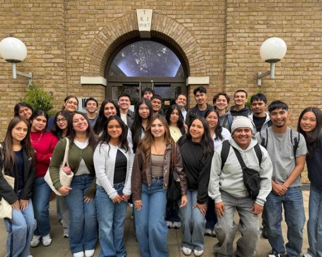 Group of students in London in front of  IES Abroad London center