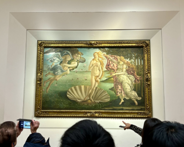 A group of people look at The Birth of Venus by Sandro Botticelli.