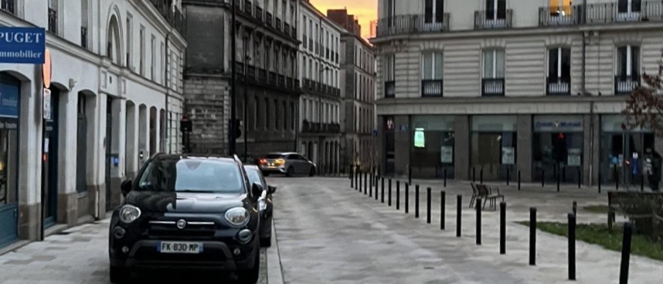 Rue des Cadeniers, where the IES center is located