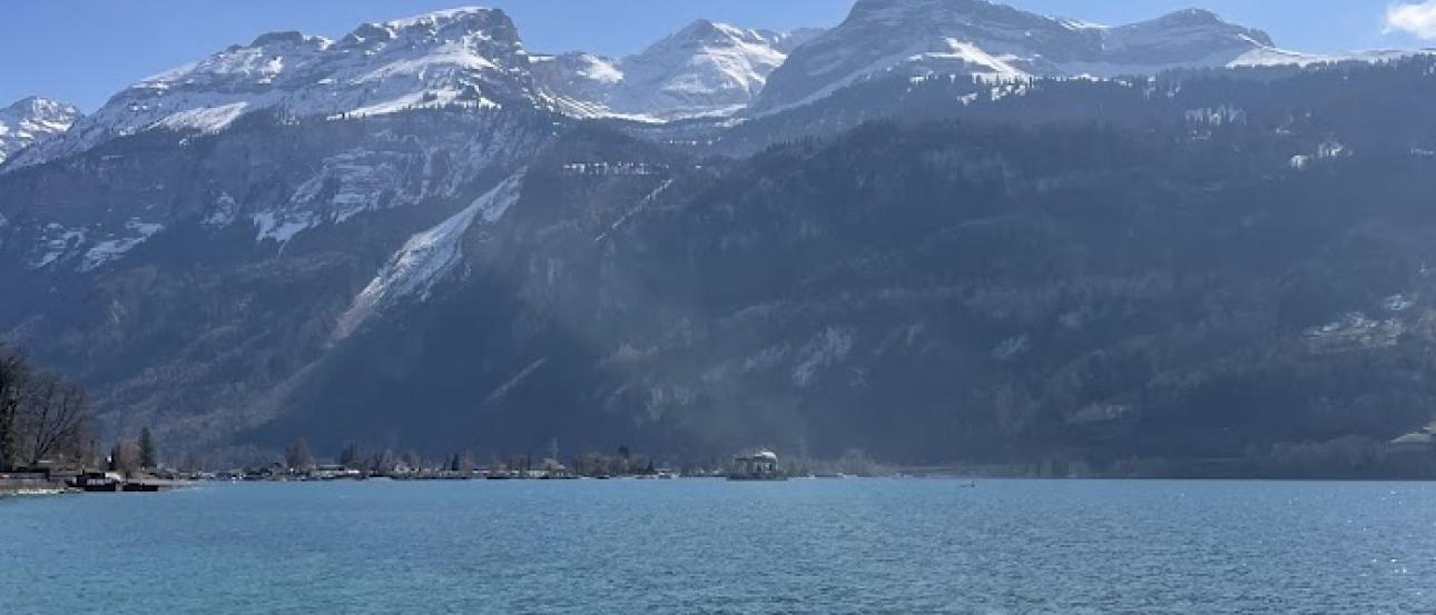 Mountains in Brienz next to the lake with aquamarine water