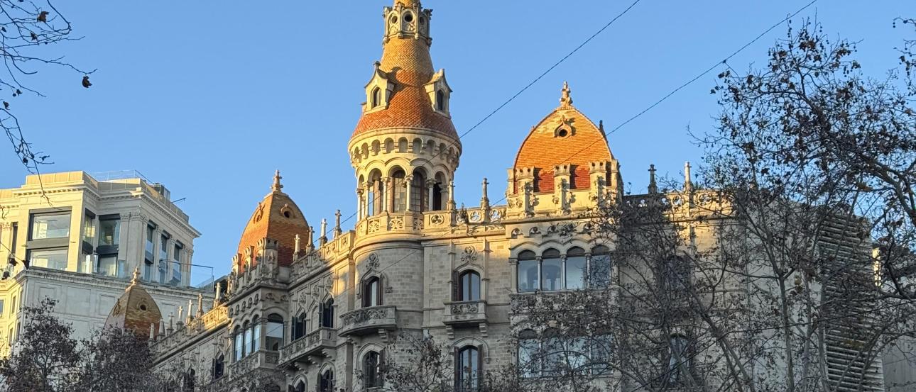A building on Passeig de Gràcia reflecting the setting sun.