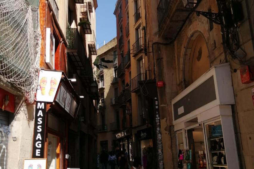 A photo of one of the narrow alleys in the city's Barrio Gotico 