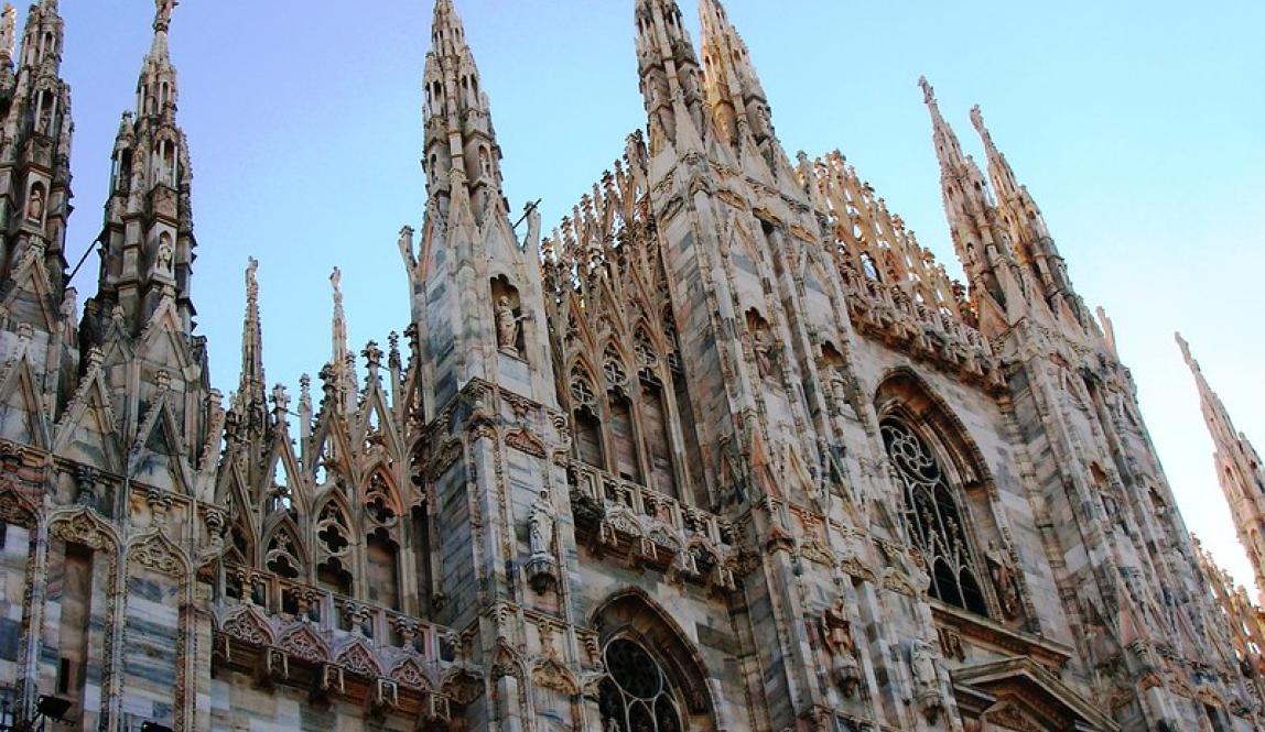 a stunning side shot of Duomo di Milano
