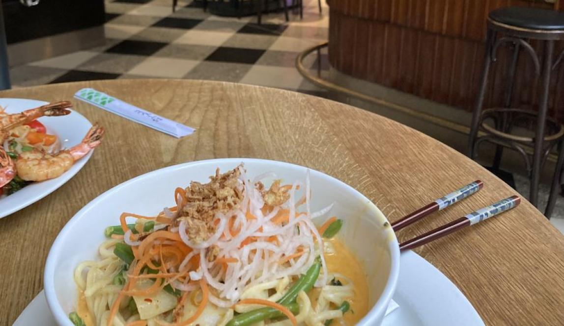 Thai noodles at the Markthalle