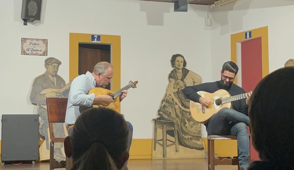 A dinner show with traditional Portuguese instruments 