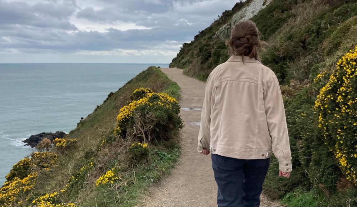 Hiking the Howth cliffside in spring