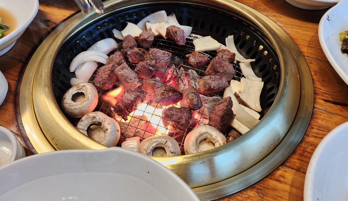 Photo of Korean barbecue. 