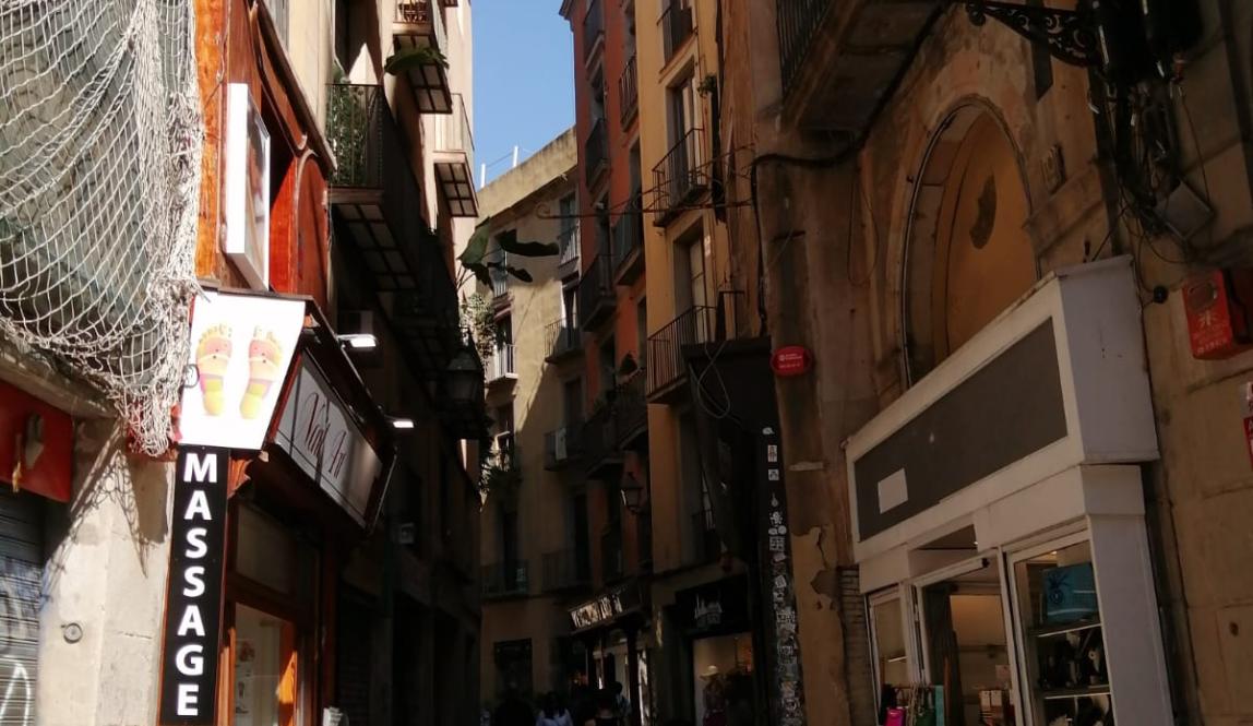 A photo of one of the narrow alleys in the city's Barrio Gotico 