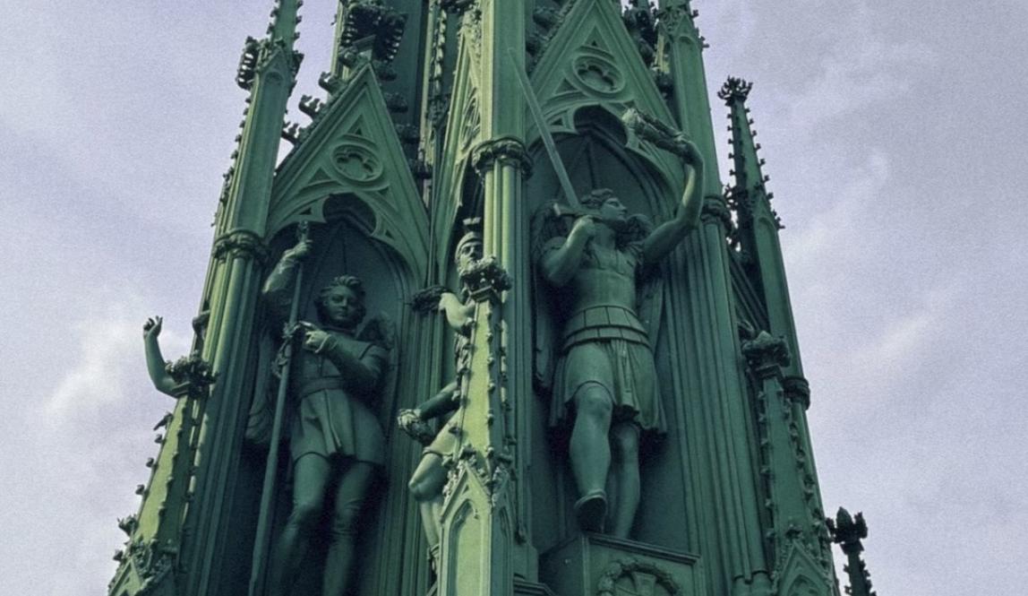 This image shows the green monument on the top of Viktoriapark. The monument is reminiscent of the main steeple on a gothic cathedral