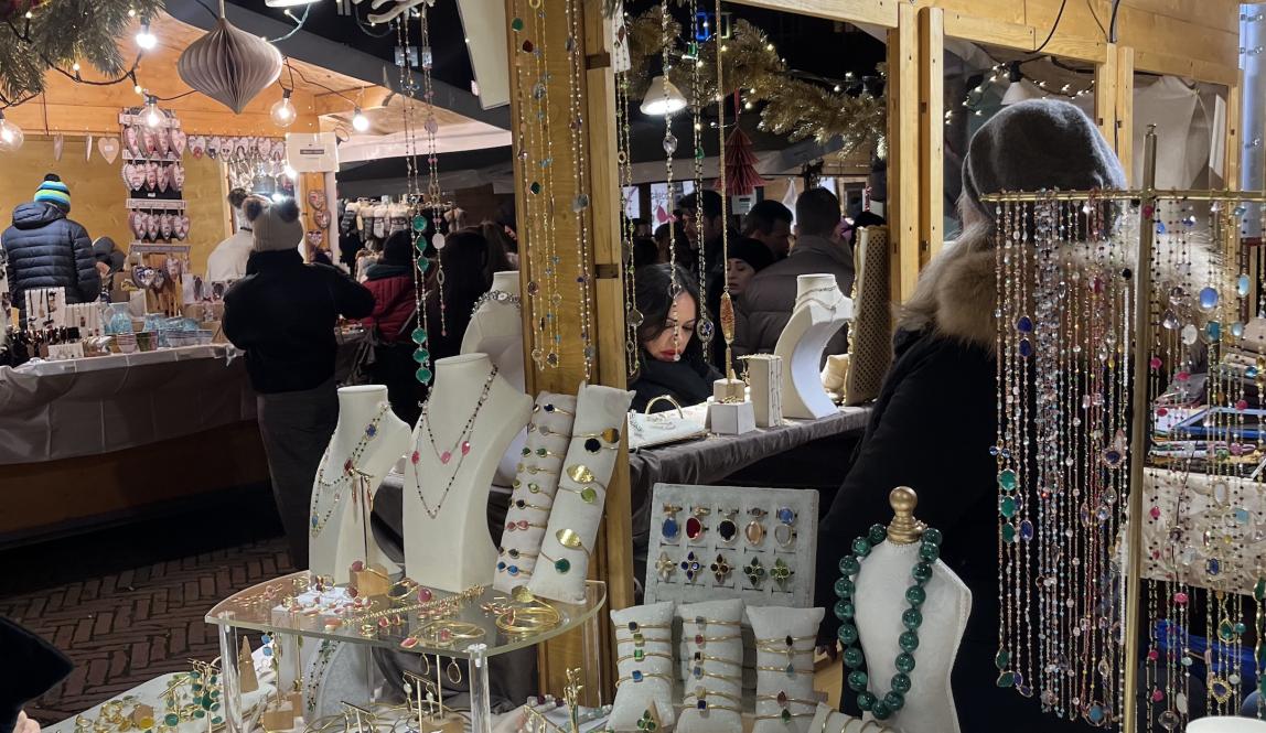 Photo of a jewelry stall at the Siena market 