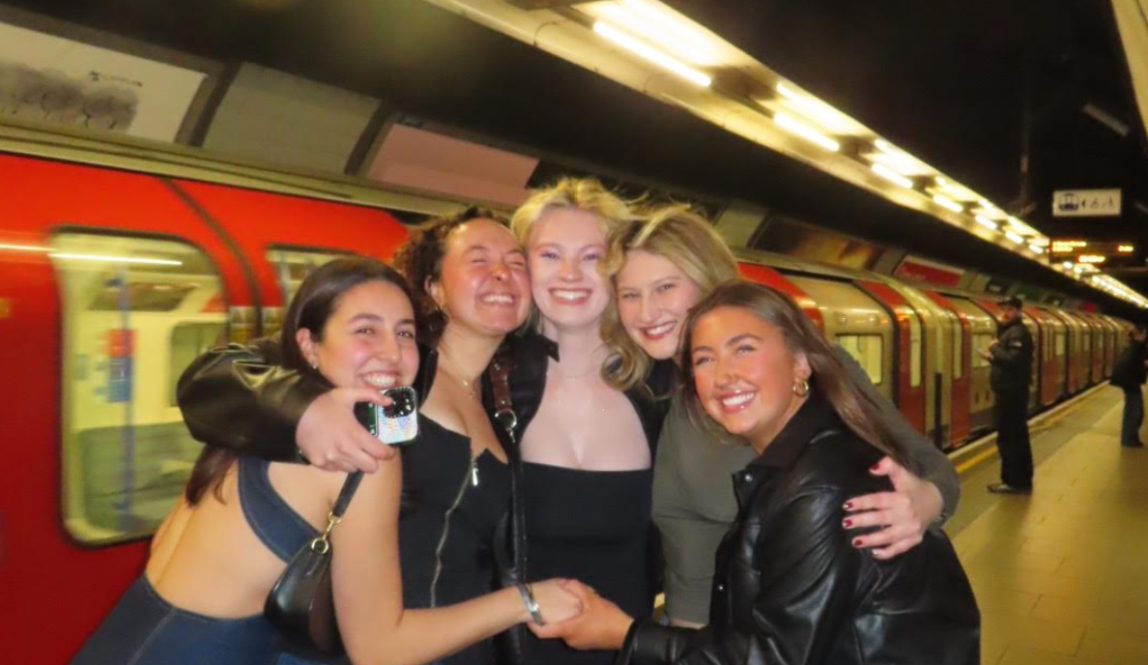 London Mind the gap •Halle Weaver