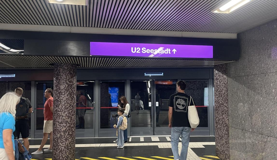 Example of what a sign towards the metro would look like