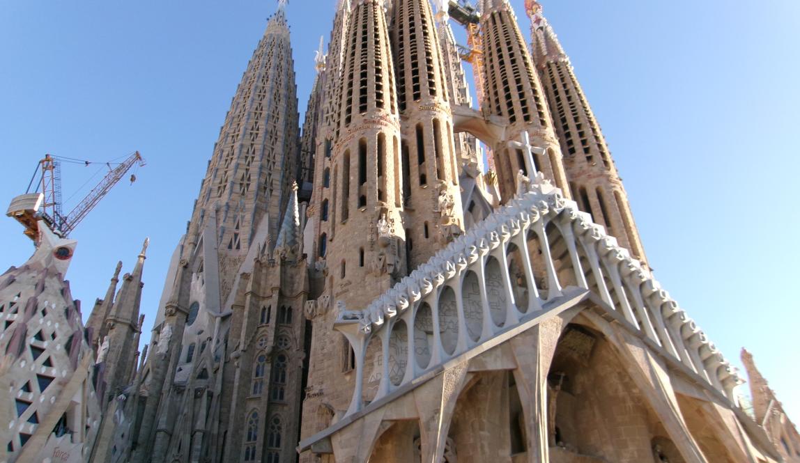 A picture of Basílica de la Sagrada Família from the West side