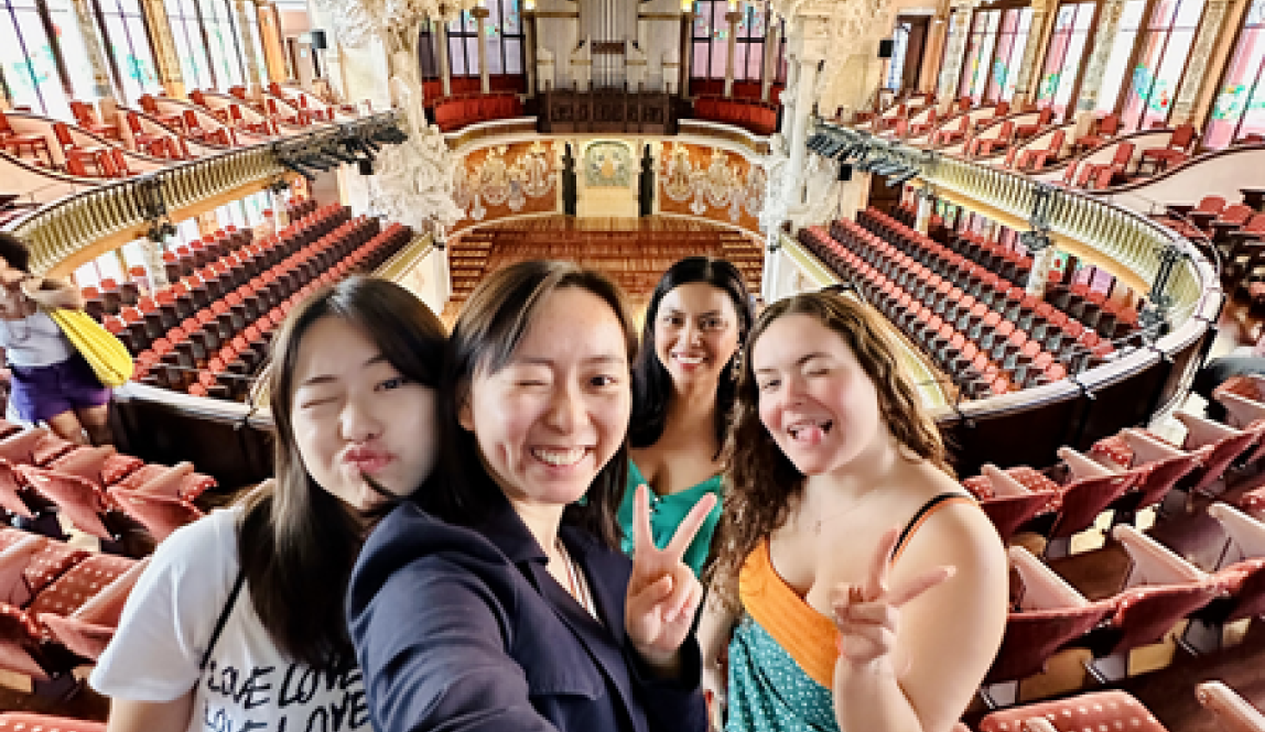 four girls taking selfie inside the Palau de la Música Catalana in Barcelona