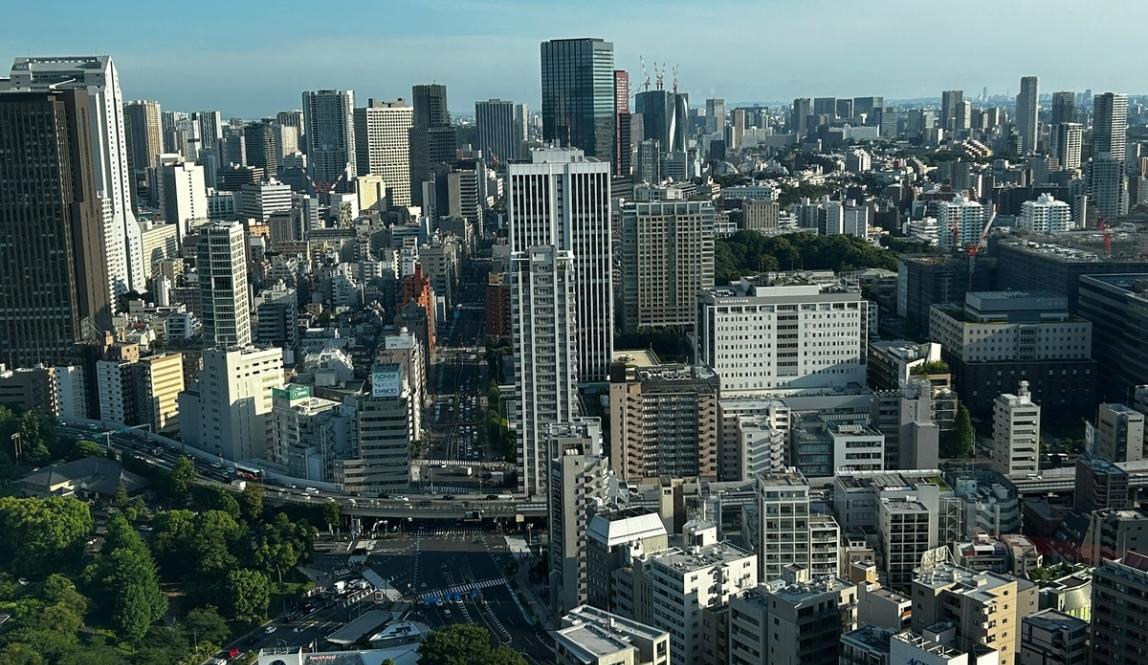 Buildings and skyscrapers in Tokyo in front of a blue sky