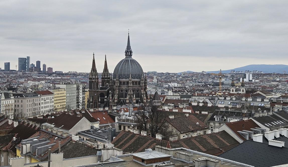 A photo of Vienna's Maria vom Siege, from far away, swimming in the city of Vienna.