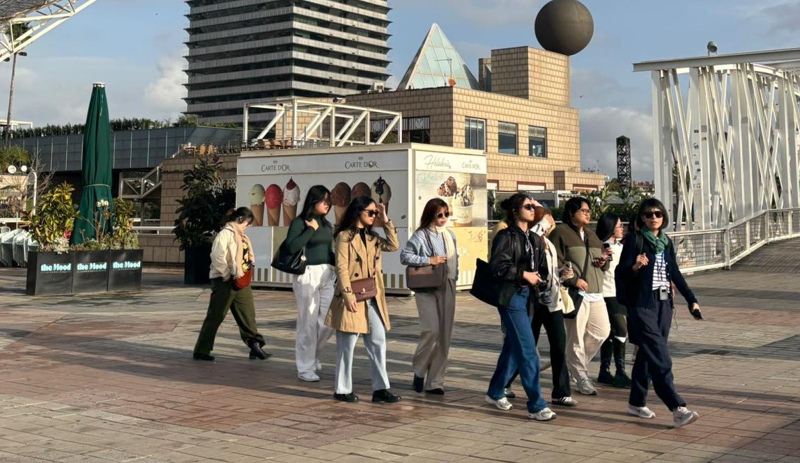 Group of FEU students walking through Barcelona admiring architecture