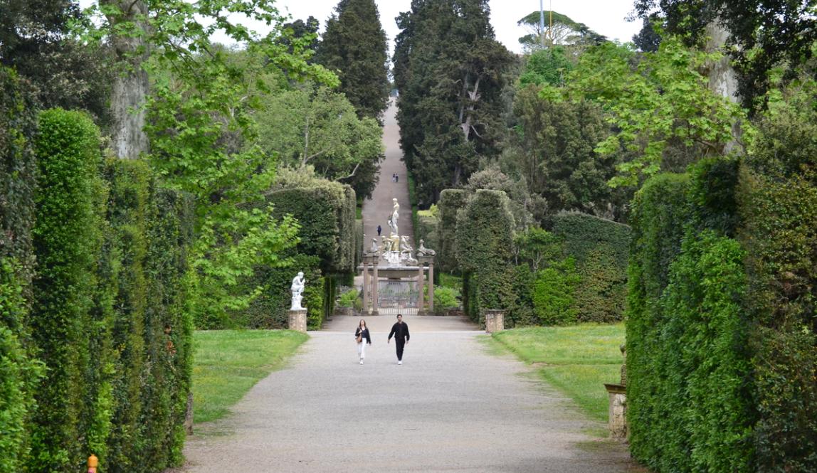 friends walking in Boboli Gardens