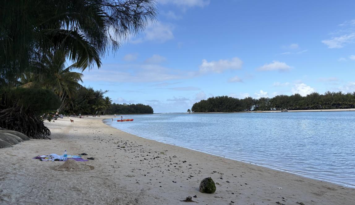 A shallow, white-sand beach.