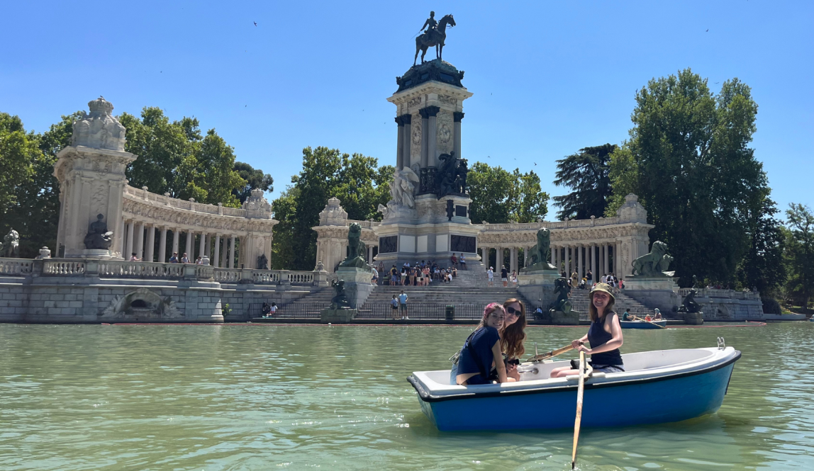 IES Madrid students boat in Ritero Park on a sunny day