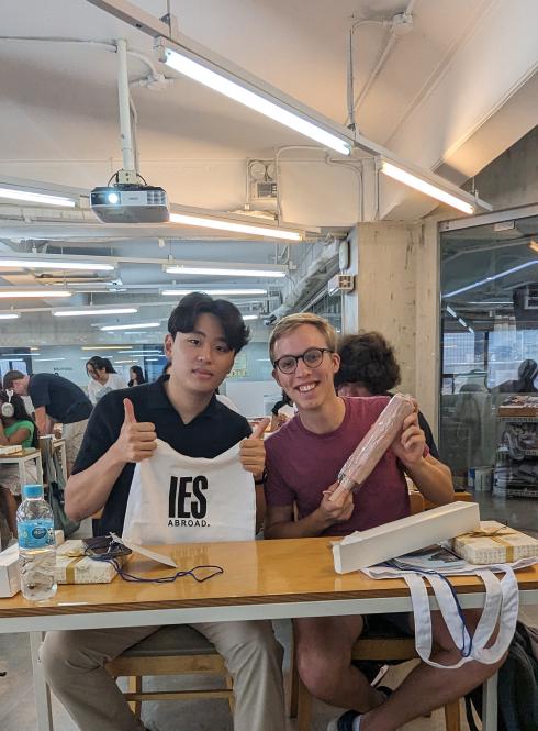 2 IES abroad students at Seoul orientation