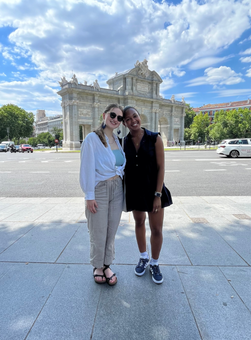 IES Abroad Madrid students in Puerta de Alcala