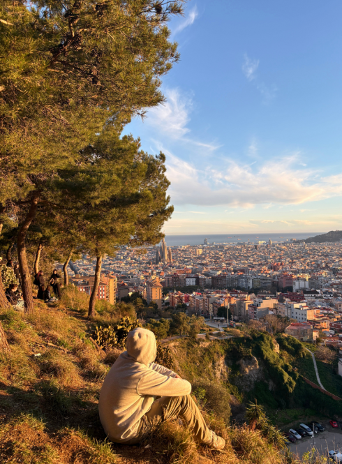 IES Abroad student overlooking the city at the Bunkers del Carmel in Barcelona