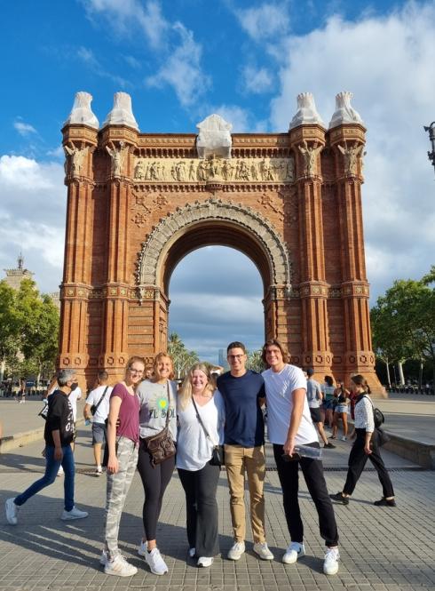 IES Abroad Barcelona students at the Arc de Triomf