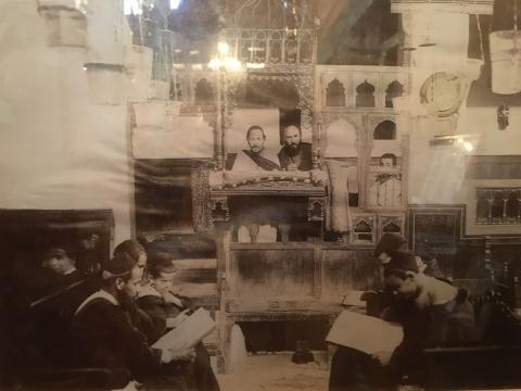 Old photo of the Ibn Danan synagogue and congregants