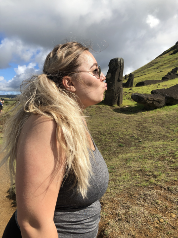 Kisses for the moai!