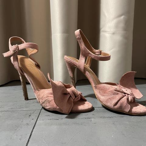 a pair of pink sandals