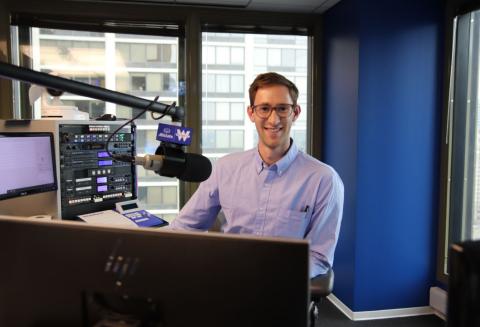 wgn_radio_bennett_wakenight-wgn_producer_and_2014_ies_abroad_barcelona_alum