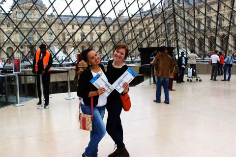 students at the Louvre holding exhibit maps